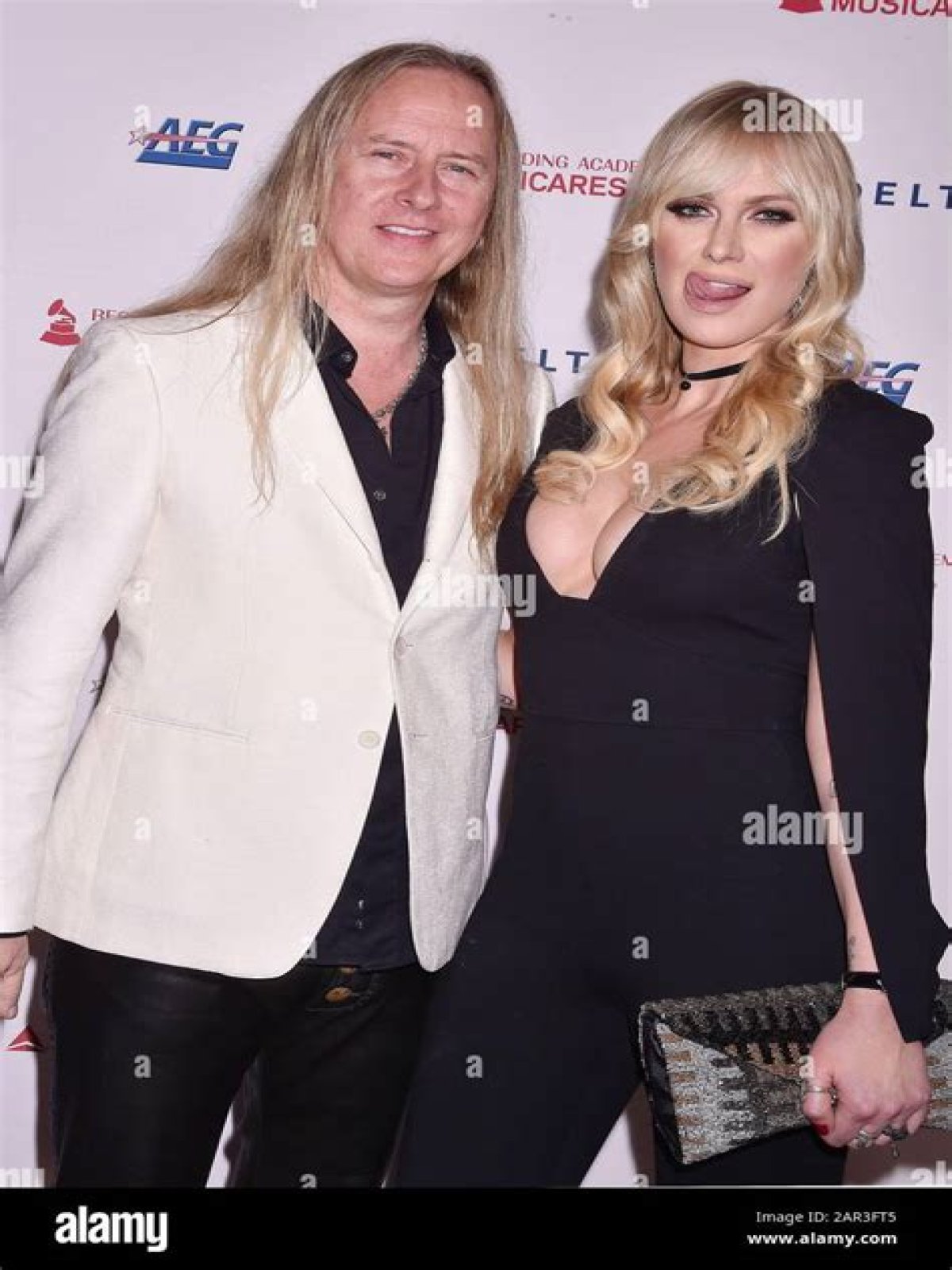 All About Jerry Cantrell's Wife: A Deep Dive Into Their Relationship