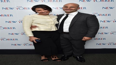 Why Doesn't Alex Wagner Wear A Wedding Ring?